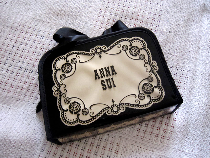 Anna Sui Floral Print Coin Purse | Anna sui bags, Floral prints, White  wallet