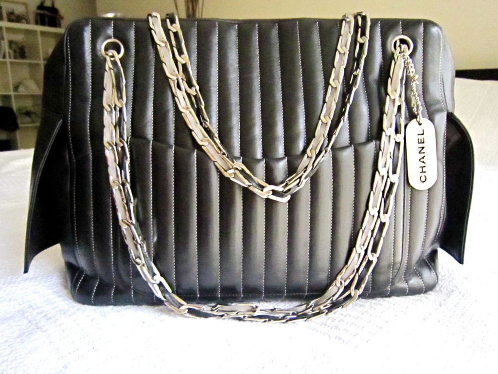 Chanel Mademoiselle Vertical Quilt Tote Bag Black Leather Lambskin ref. 999441 - Joli Closet