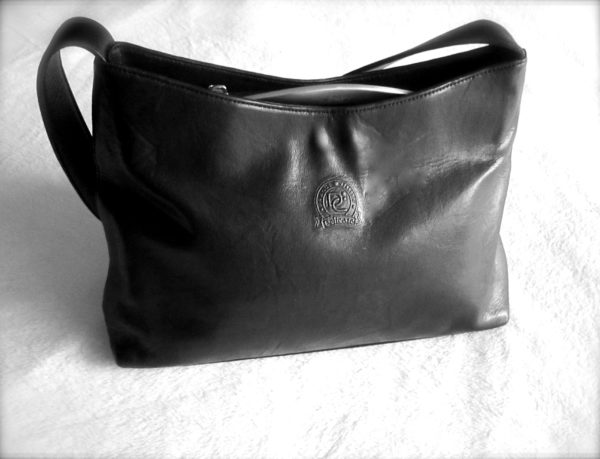 Delicato Black Leather Shoulder Bag