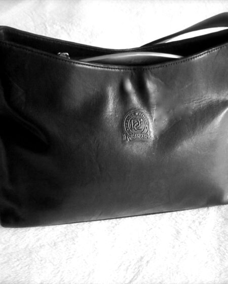 Delicato Black Leather Shoulder Bag