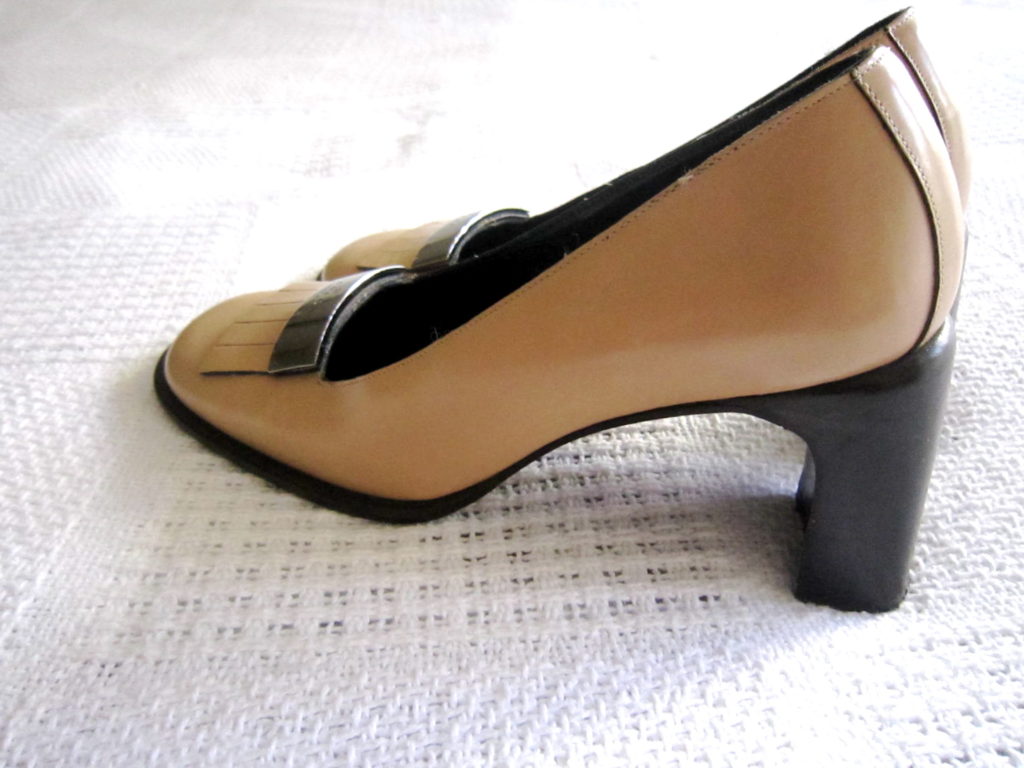 Gucci Signature Beige Leather Pumps/Size 36.5