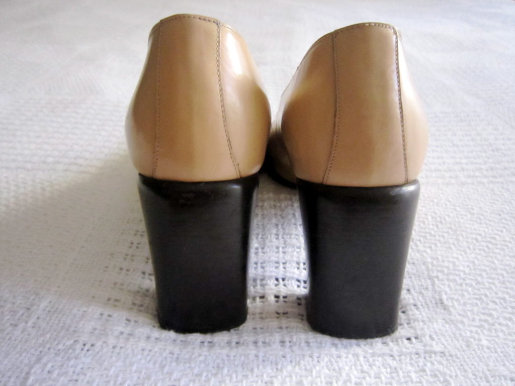 Gucci Signature Beige Leather Pumps/Size 36.5