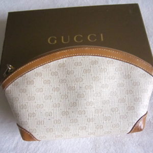 Gucci Vintage GG Supreme Kiss Lock Coin Pouch (SHF-xxZ0al)