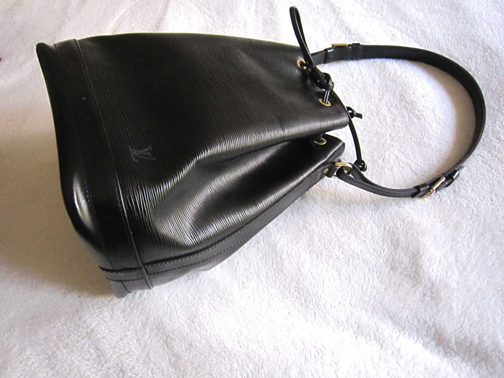 Large Black Epi Noe Handbag