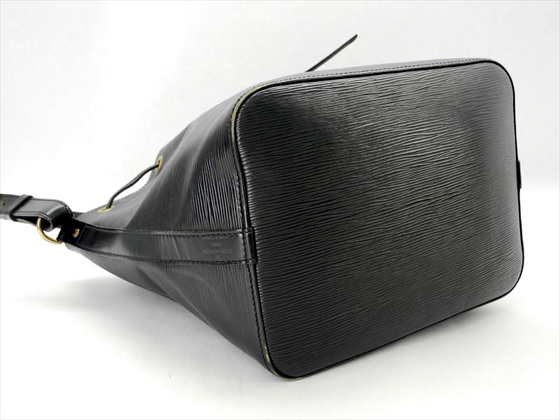 Louis Vuitton Black Epi Leather Noe Bucket Bag (2007) For Sale at