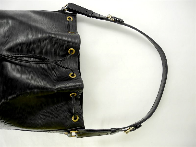 Louis Vuitton Vintage - Epi Petit Noe Bag - Black - Leather and