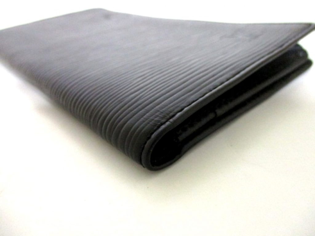 Black Epi Porte Cartes Credit Bifold Wallet