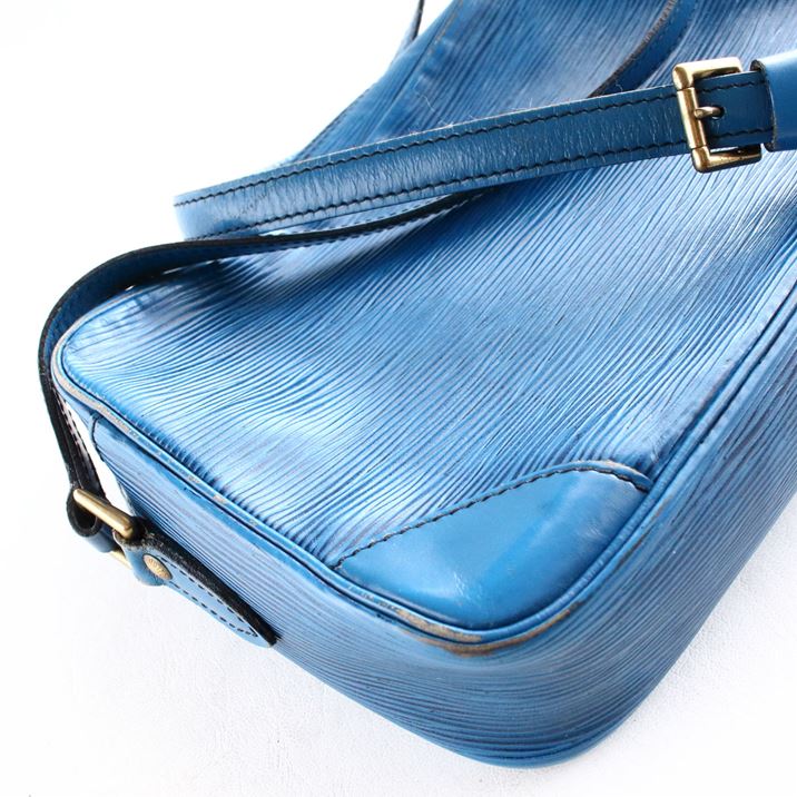 Louis Vuitton vintage Trocadero PM épi blue Toledo Leather ref.52373 - Joli  Closet