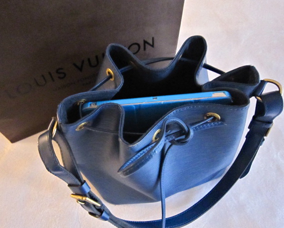 Louis Vuitton Blue EPI Leather Petit Noe Drawstring Bucket Hobo Bag 1lvm128