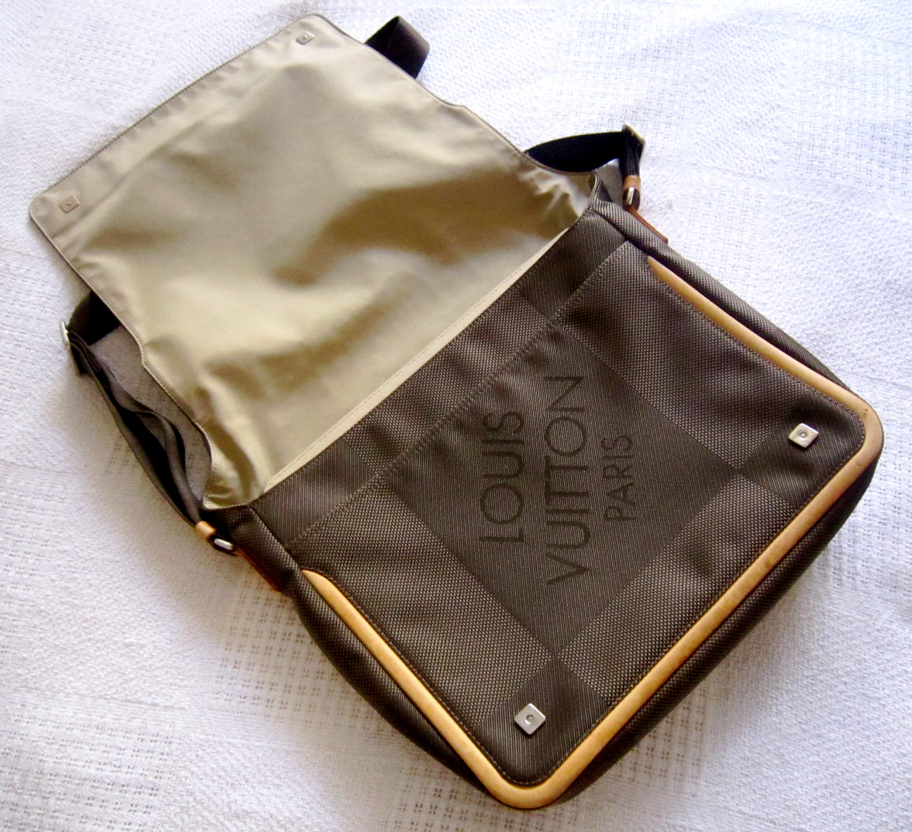 Louis Vuitton Damier Geant Messenger - Brown Messenger Bags, Bags -  LOU491994