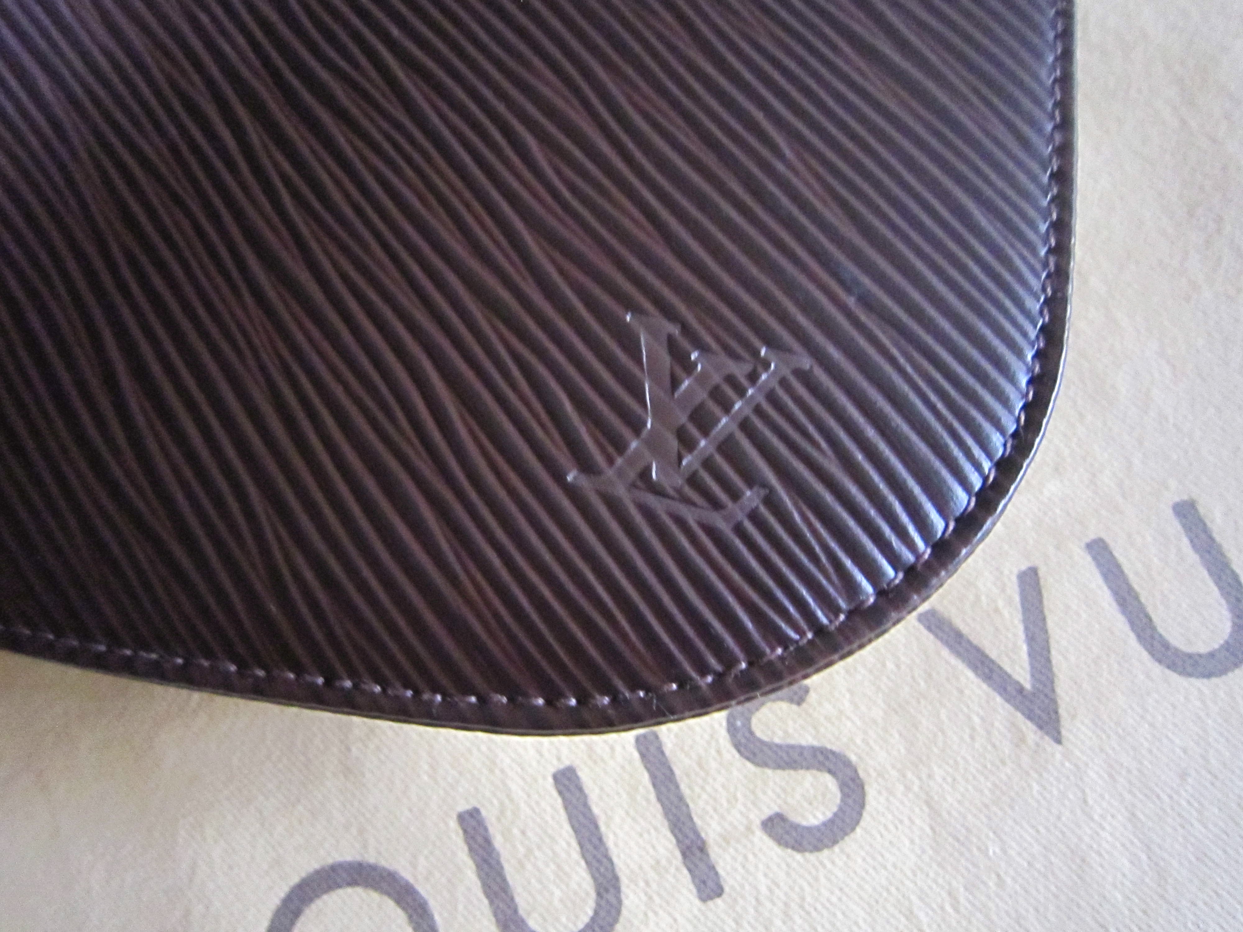 AUTHENTIC LOUIS VUITTON Epi Demi Lune Pochette Black Leather Shoulder Bag