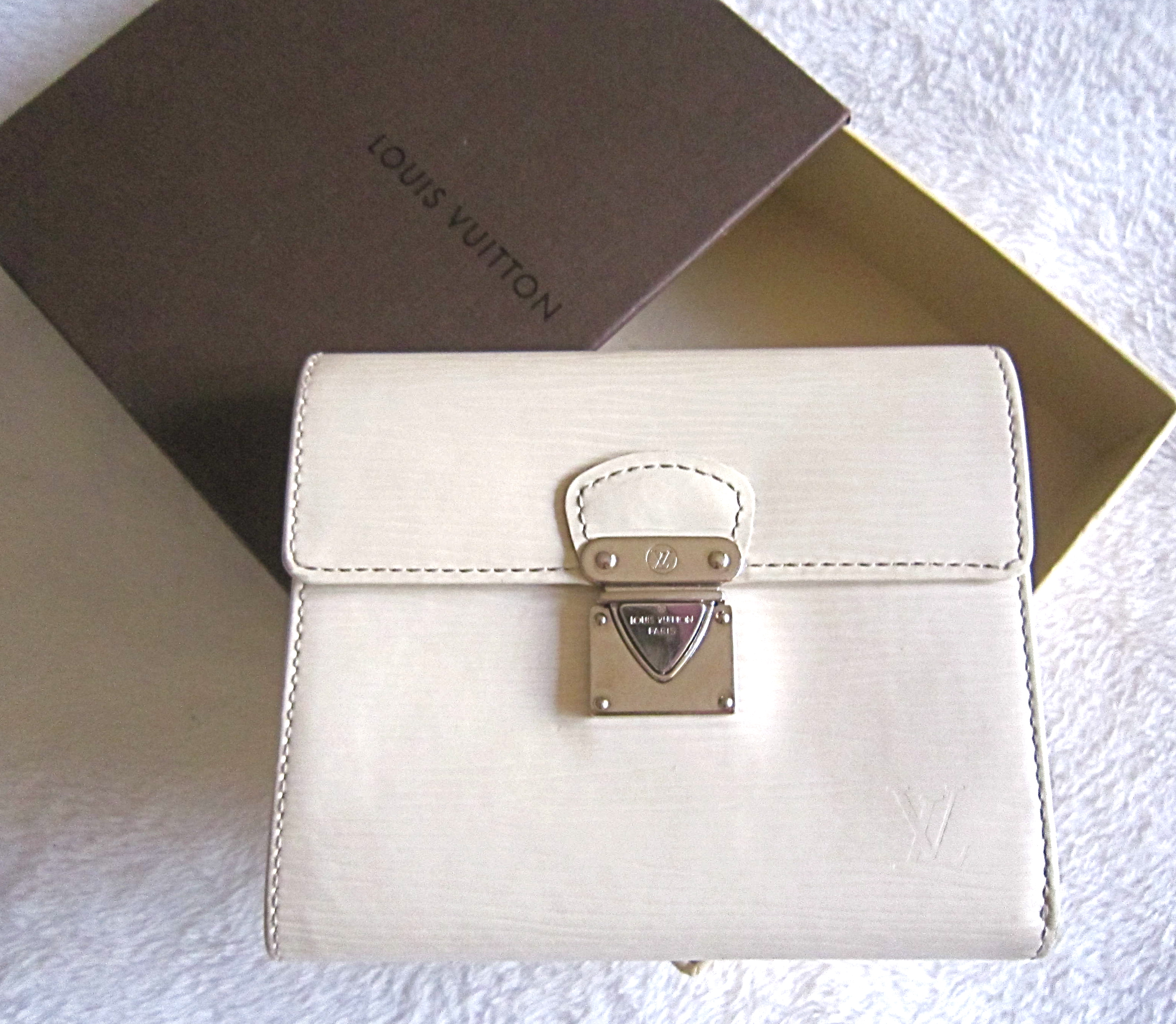 Louis Vuitton Louis Vuitton White Epi Leather Long Wallet Silver