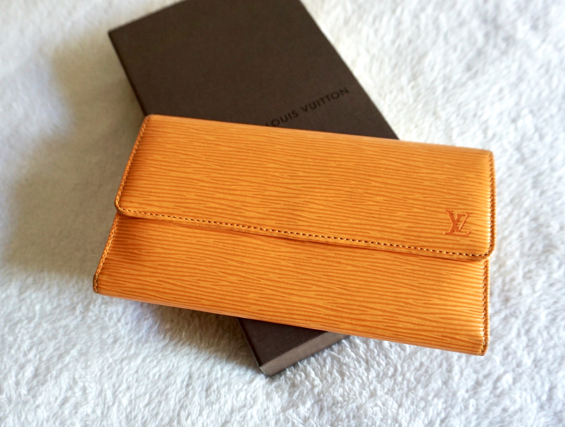 Louis Vuitton Brown EPI Leather Porte Tresor Trifold Long Wallet 720lvs622