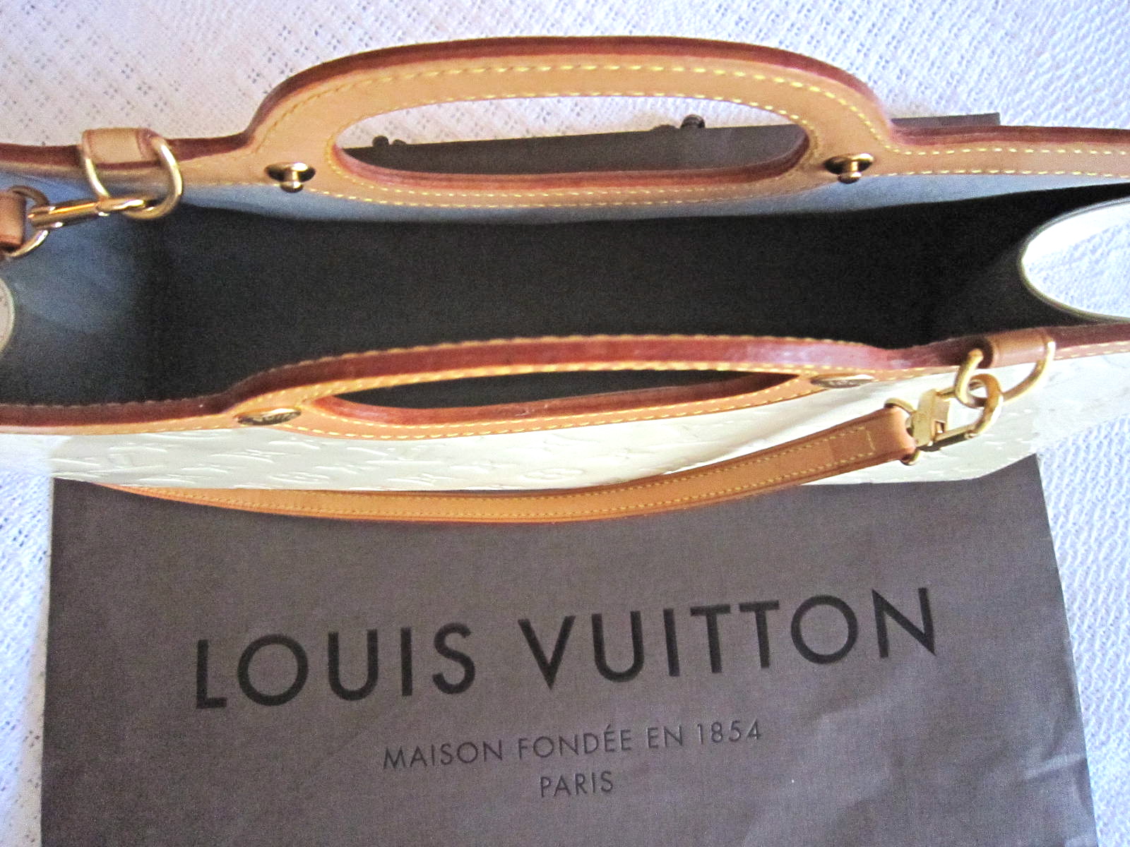 Louis Vuitton Perle Monogram Vernis Roxbury Drive Bag - Yoogi's Closet