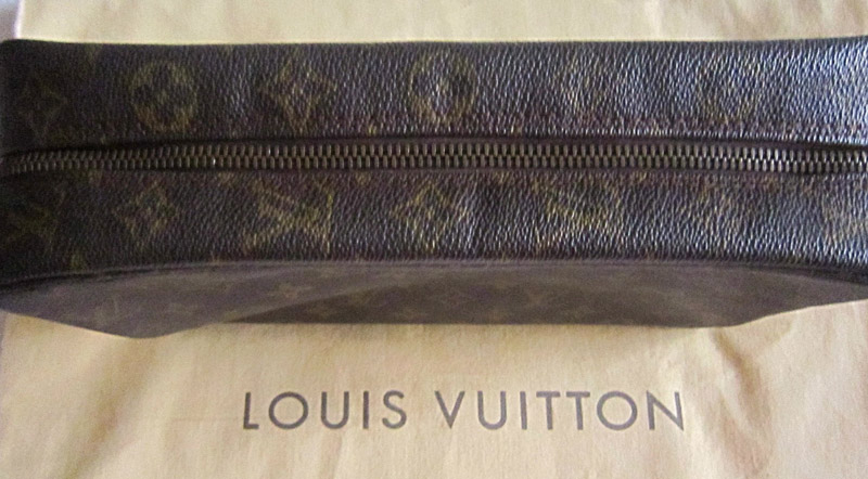 LOUIS VUITTON Vintage Monogram Trousse 28 Toilette bag - A Retro Tale
