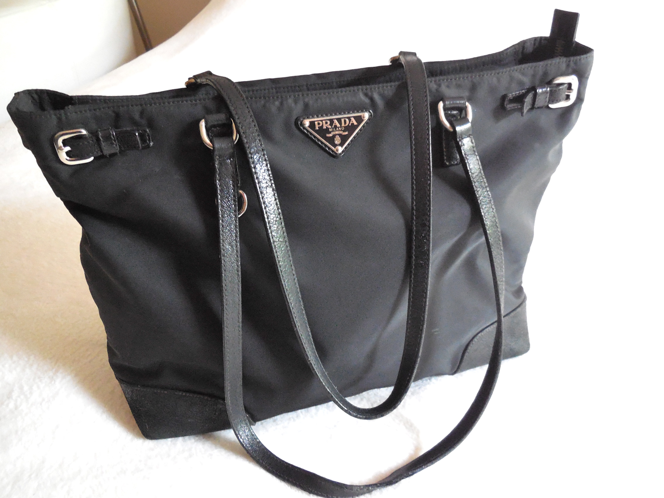 Top 91+ imagen prada leather tote bag black - Thcshoanghoatham-badinh ...
