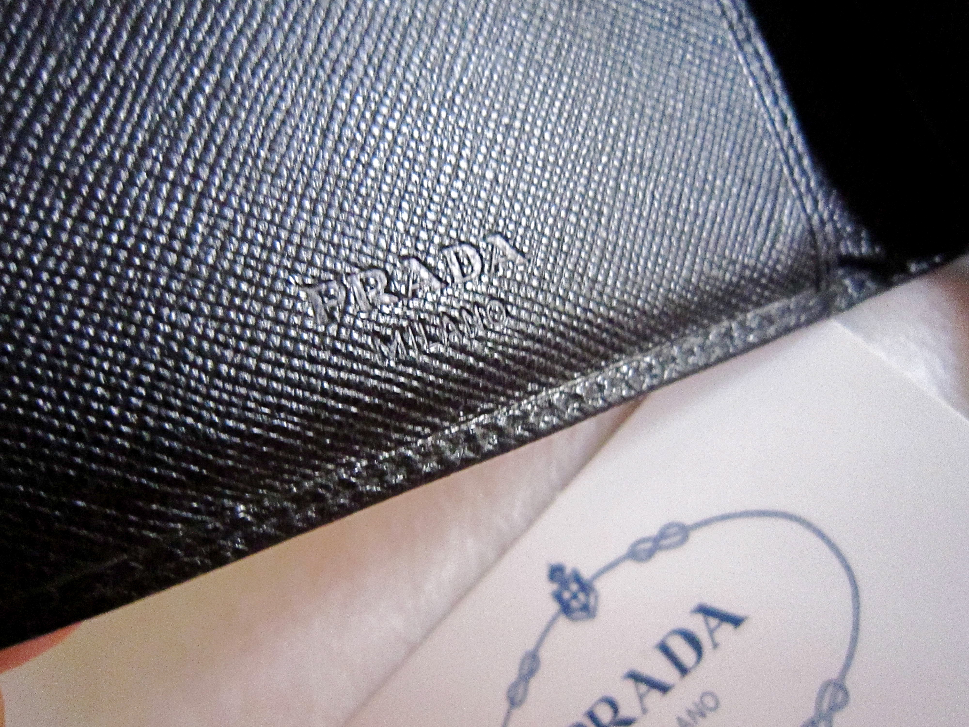 Black Prada Saffiano Bi-fold Wallet – Designer Revival