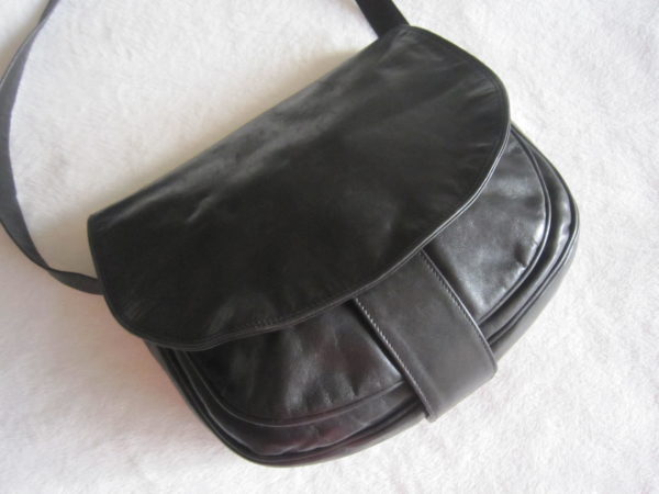 Vera Pelle Saumur Black Leather Crossbody Bag