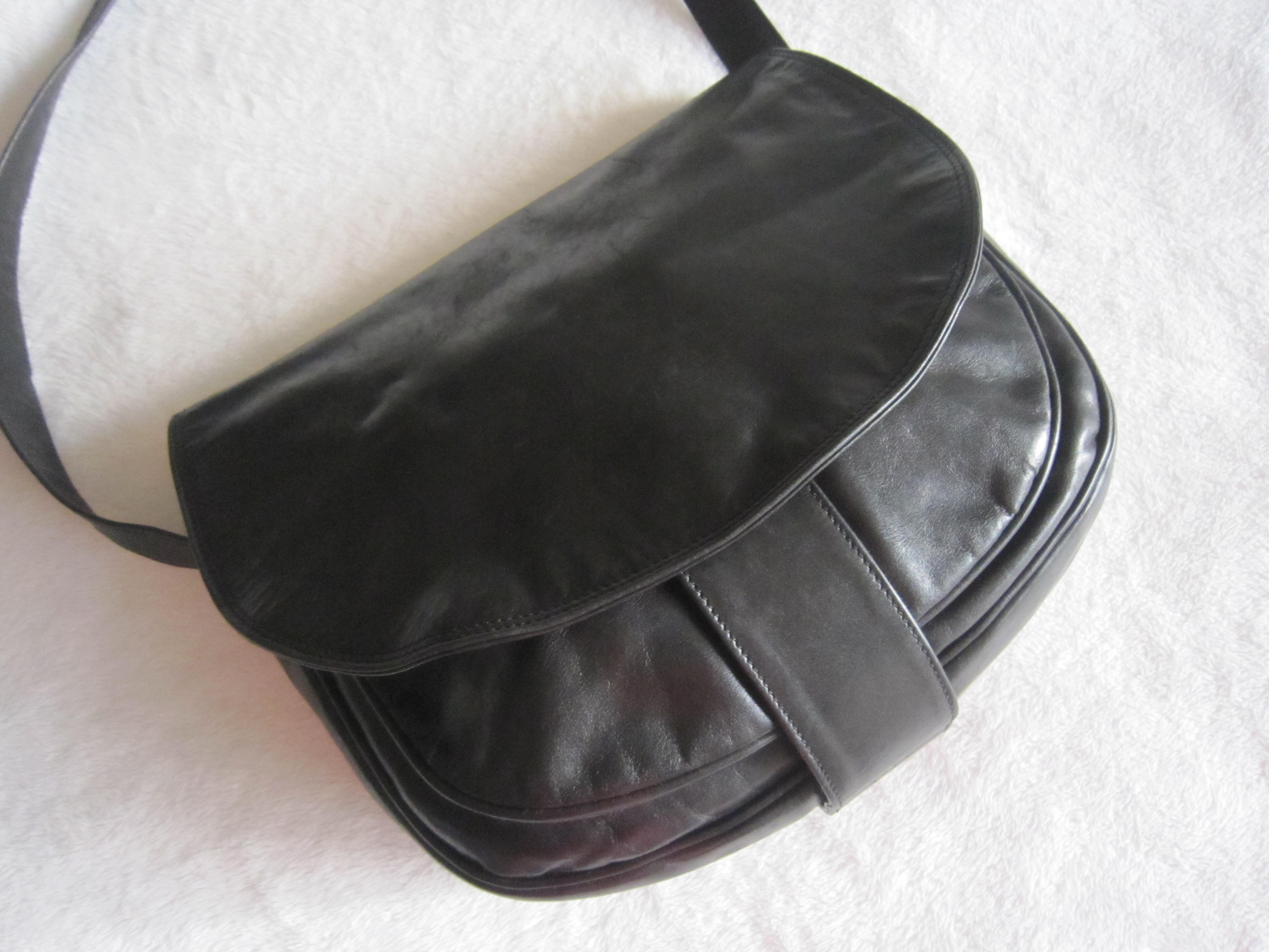 Vera Pelle Saumur Black Leather Crossbody Bag