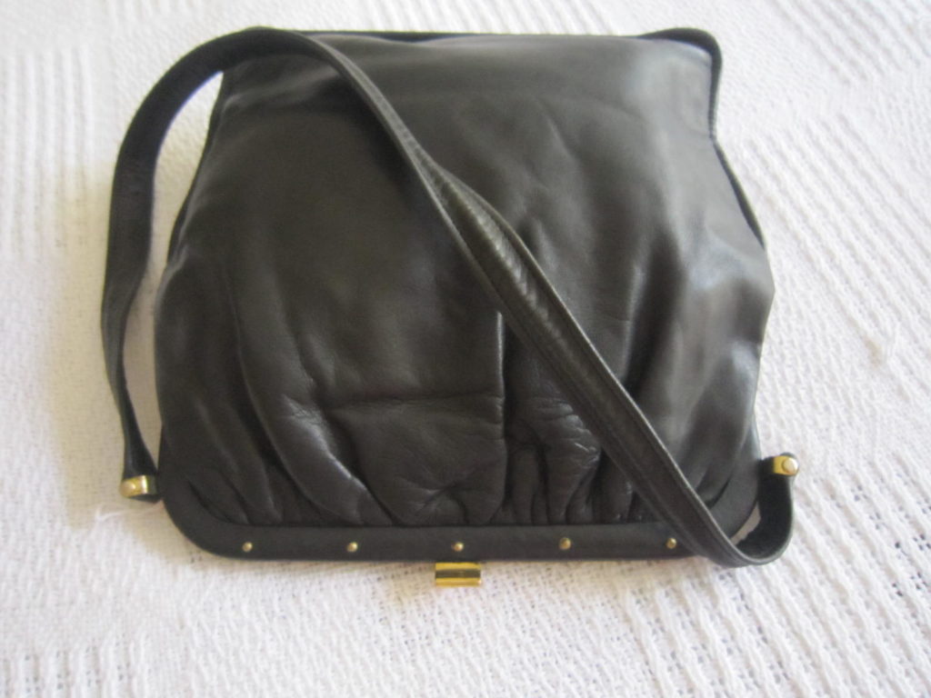 Vintage Black Leather Kiss-lock Shoulder Bag