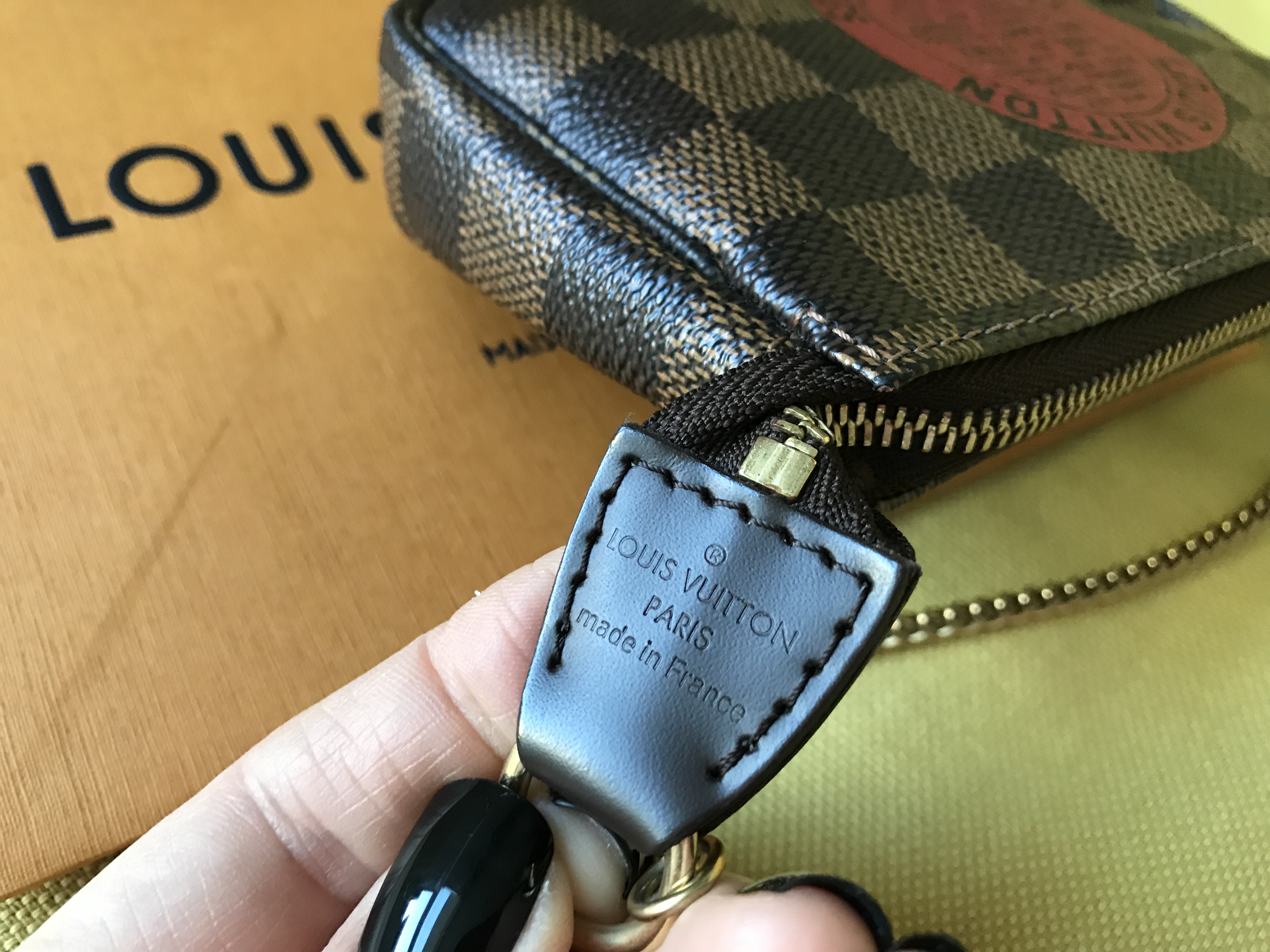 2018 pre-owned mini Pochette Accessoires bag