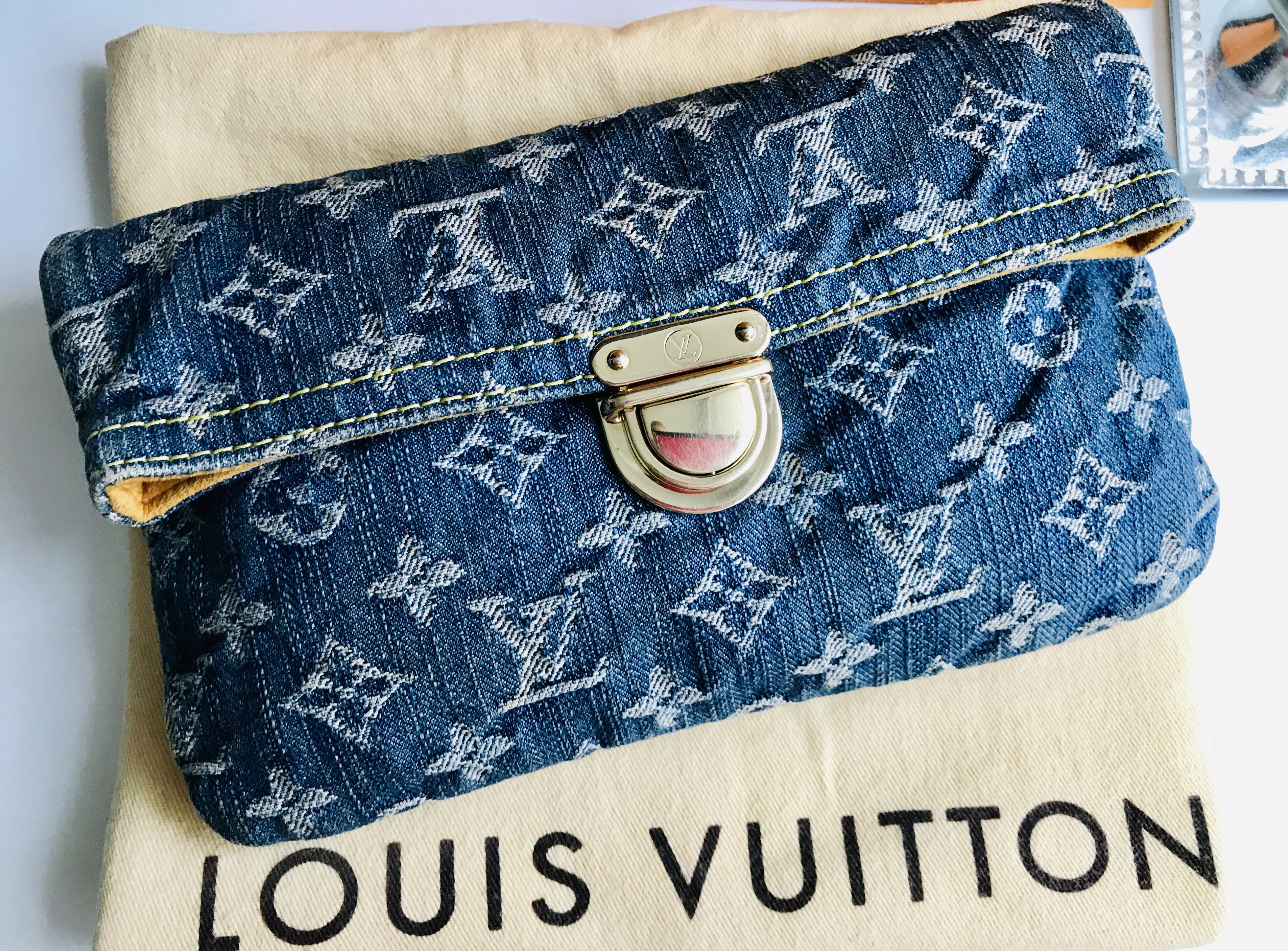 Clutch bag Louis Vuitton Blue in Denim - Jeans - 20358483