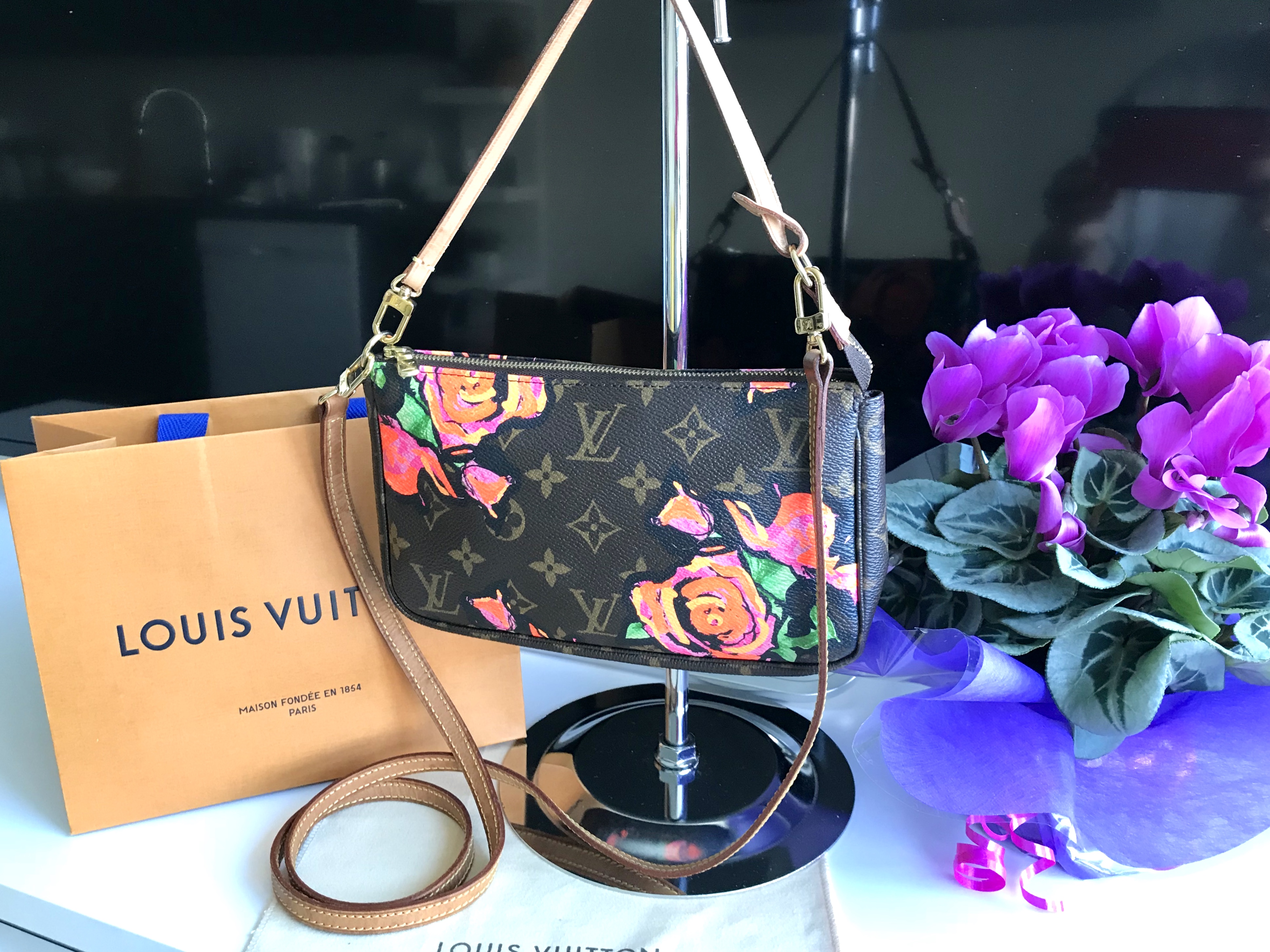 Louis Vuitton Special Limited Monogram Rose Painted Pochette Clutch  Shoulder Bag