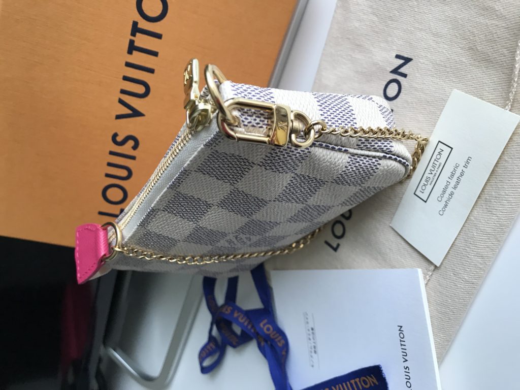 Louis Vuitton Damier Azur Giraffe Xmas Mini Accessories Pochette