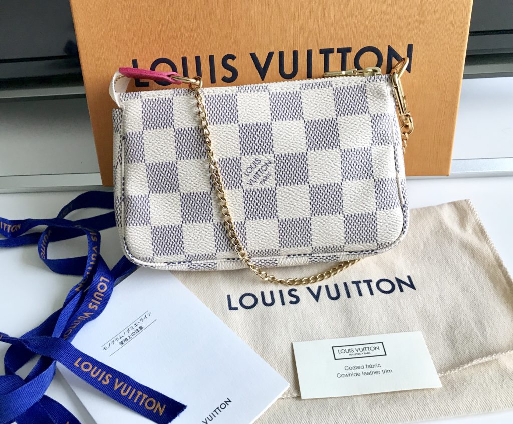 Louis Vuitton Damier Azur Giraffe Xmas Mini Accessories Pochette