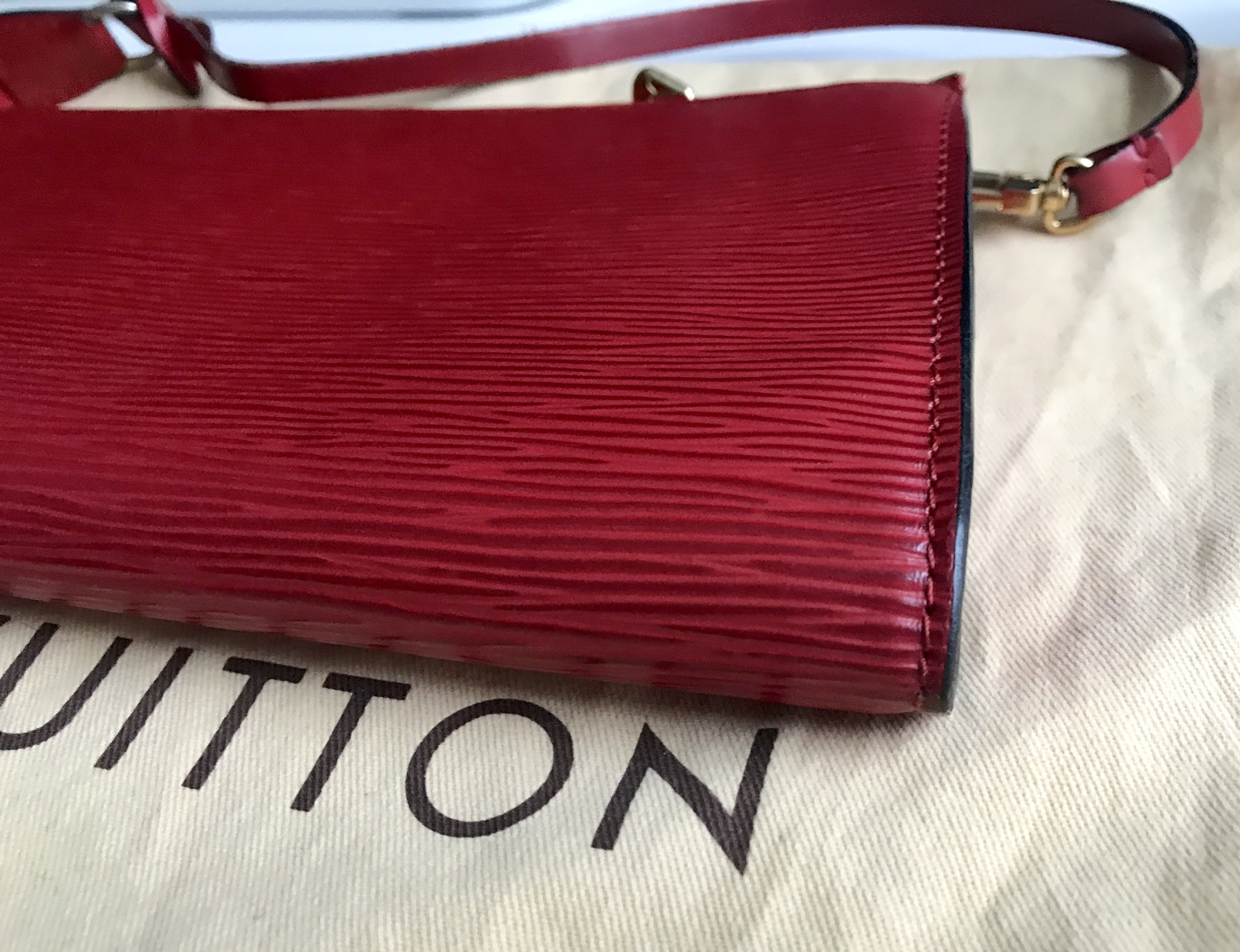 Pre-loved] Louis Vuitton SM Kirigami Epi Leather Pochette - Red