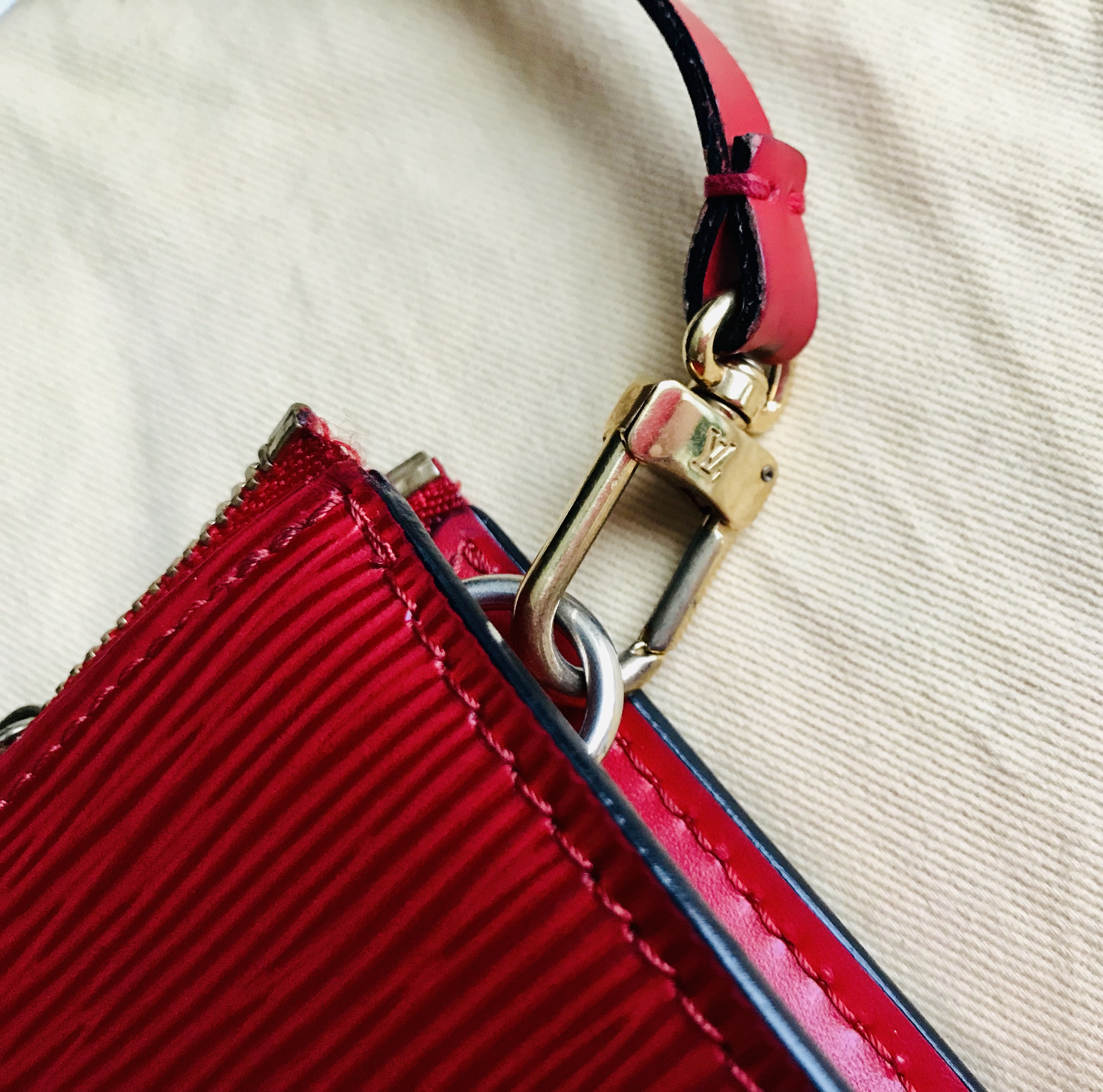 Louis Vuitton Pochette Suntulle M52607 Epi Castilian Red Mini Belt Body Bag