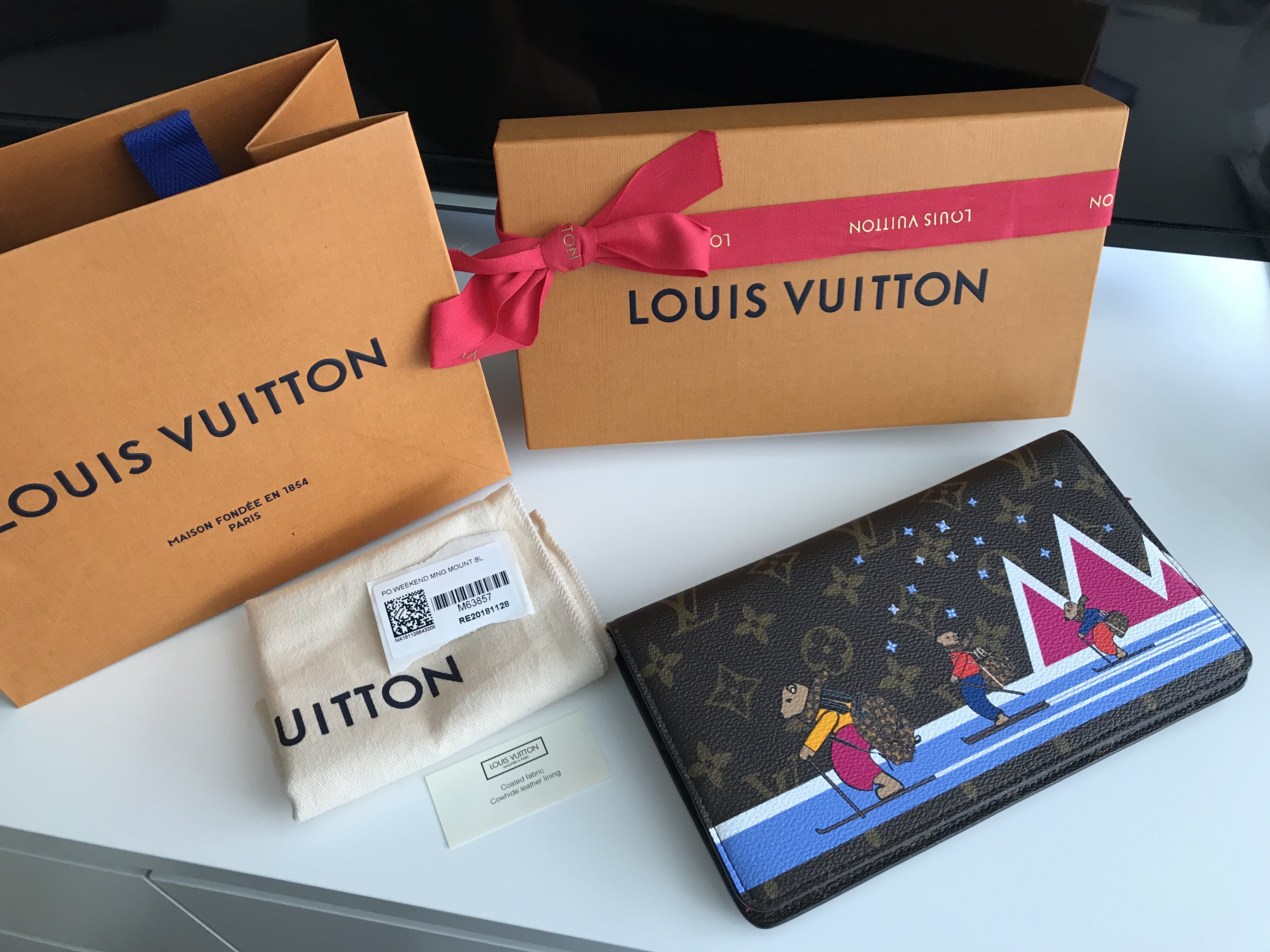 Shop Louis Vuitton 2023-24FW LV Ski Tricolor Monogram Jogging