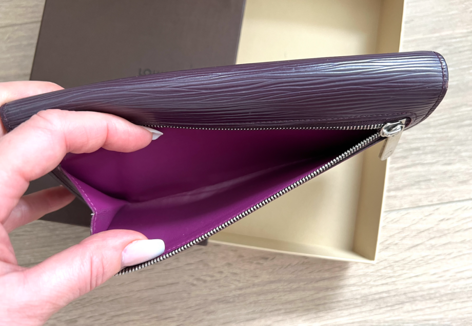 AUTHENTIC PRE-LOVED LOUIS VUITTON PURPLE PLUM EPI LEATHER EUGENIE WALLET