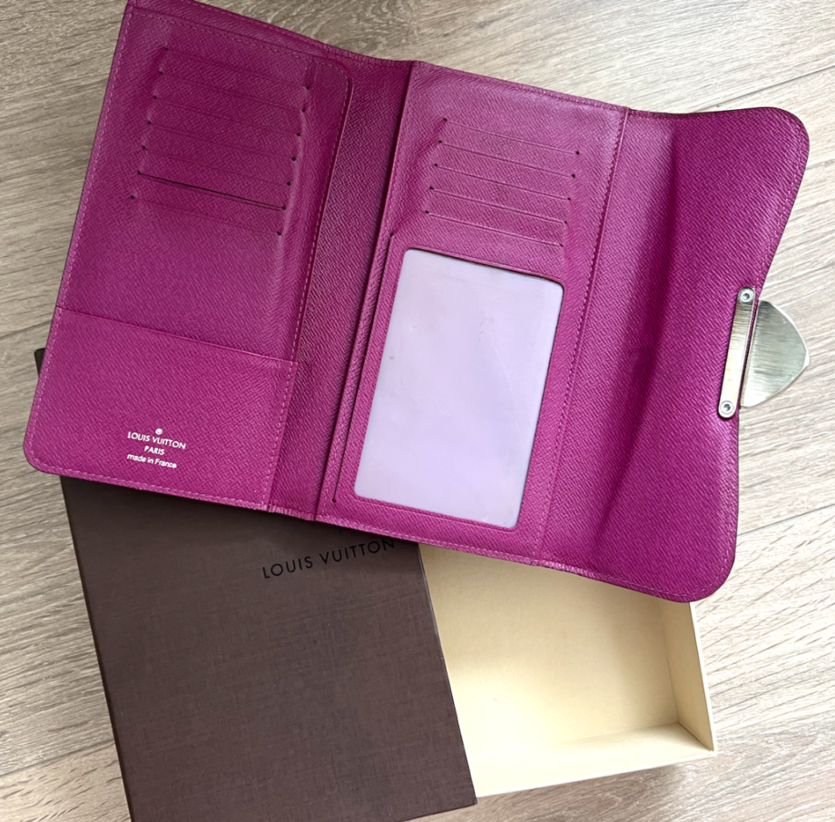 AUTHENTIC PRE-LOVED LOUIS VUITTON PURPLE PLUM EPI LEATHER EUGENIE WALLET