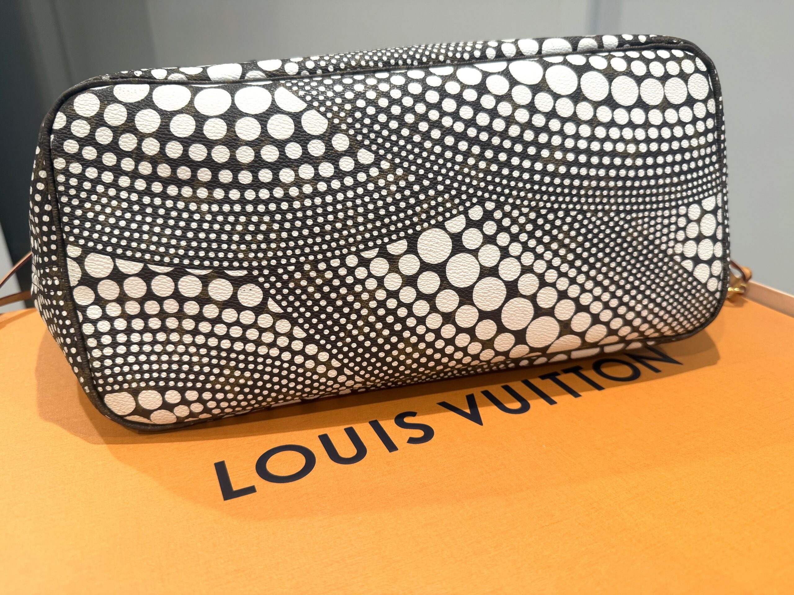 Limited Edition Yayoi Kusama White Dots Monogram Neverfull MM — image 7