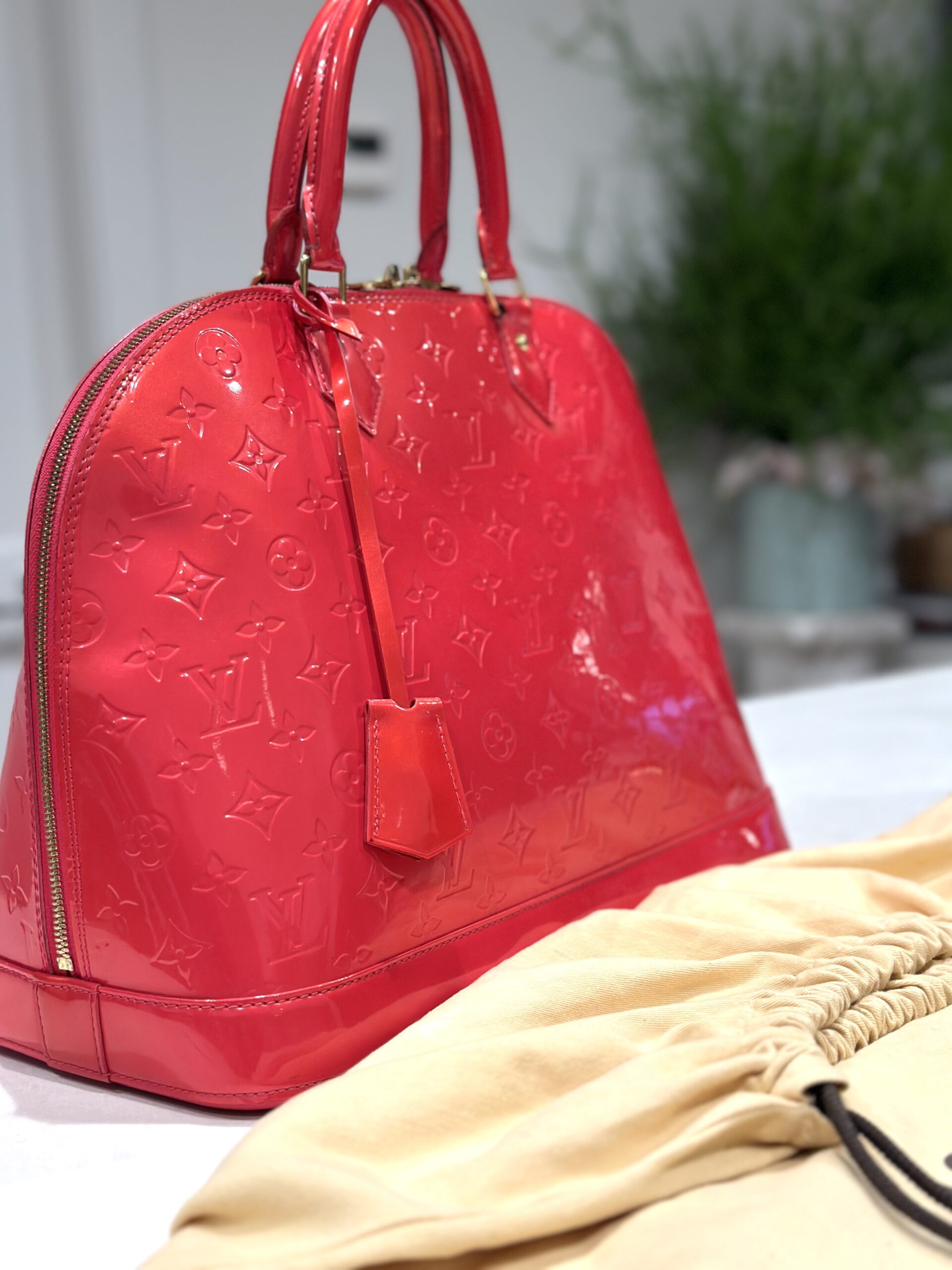 Monogram Alma GM Vernis Rose Grenadine — image 4