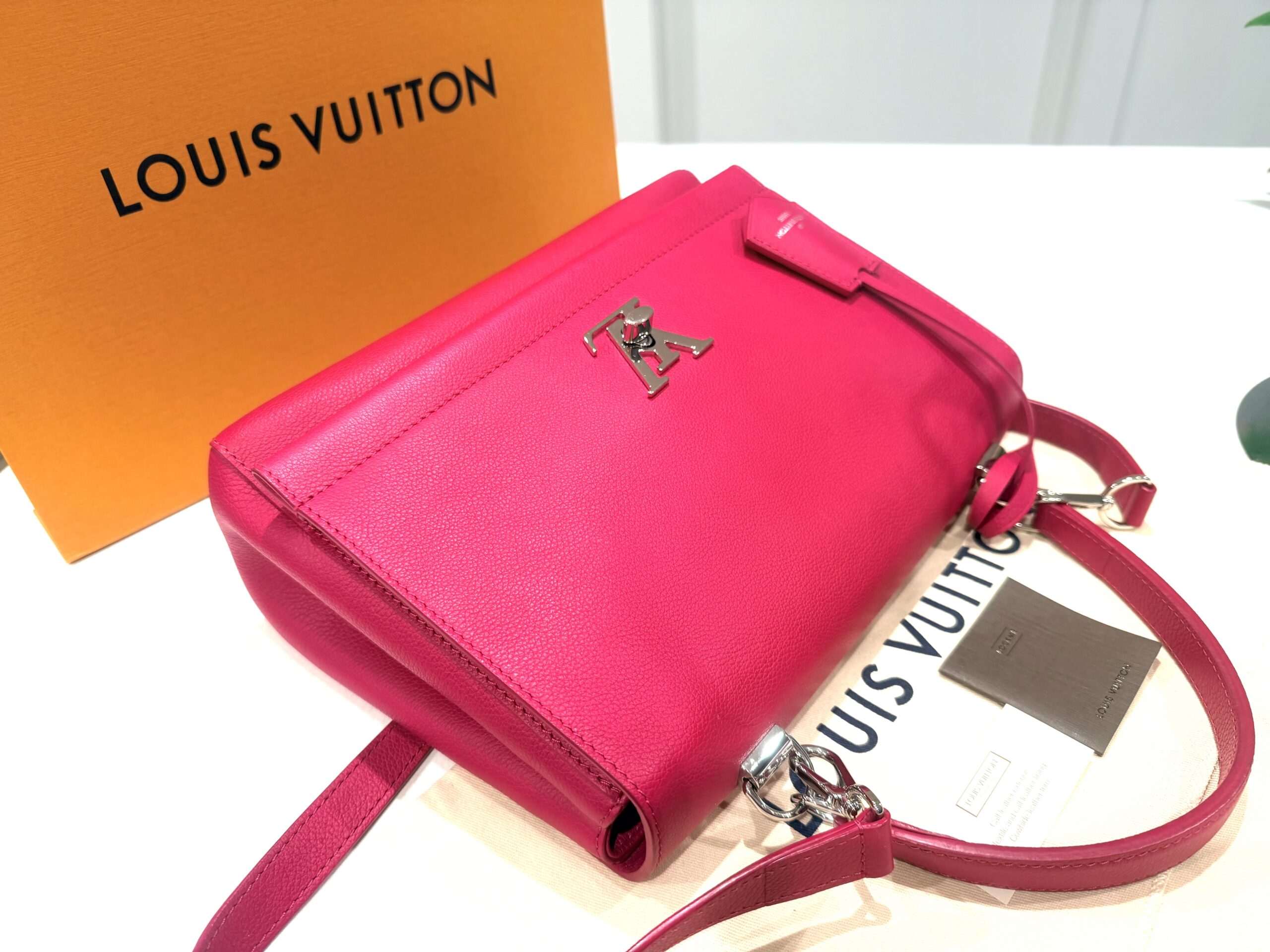 Fuchsia-Pink Dahlia Calfskin Leather LockMe 2 Top Handle — image 14