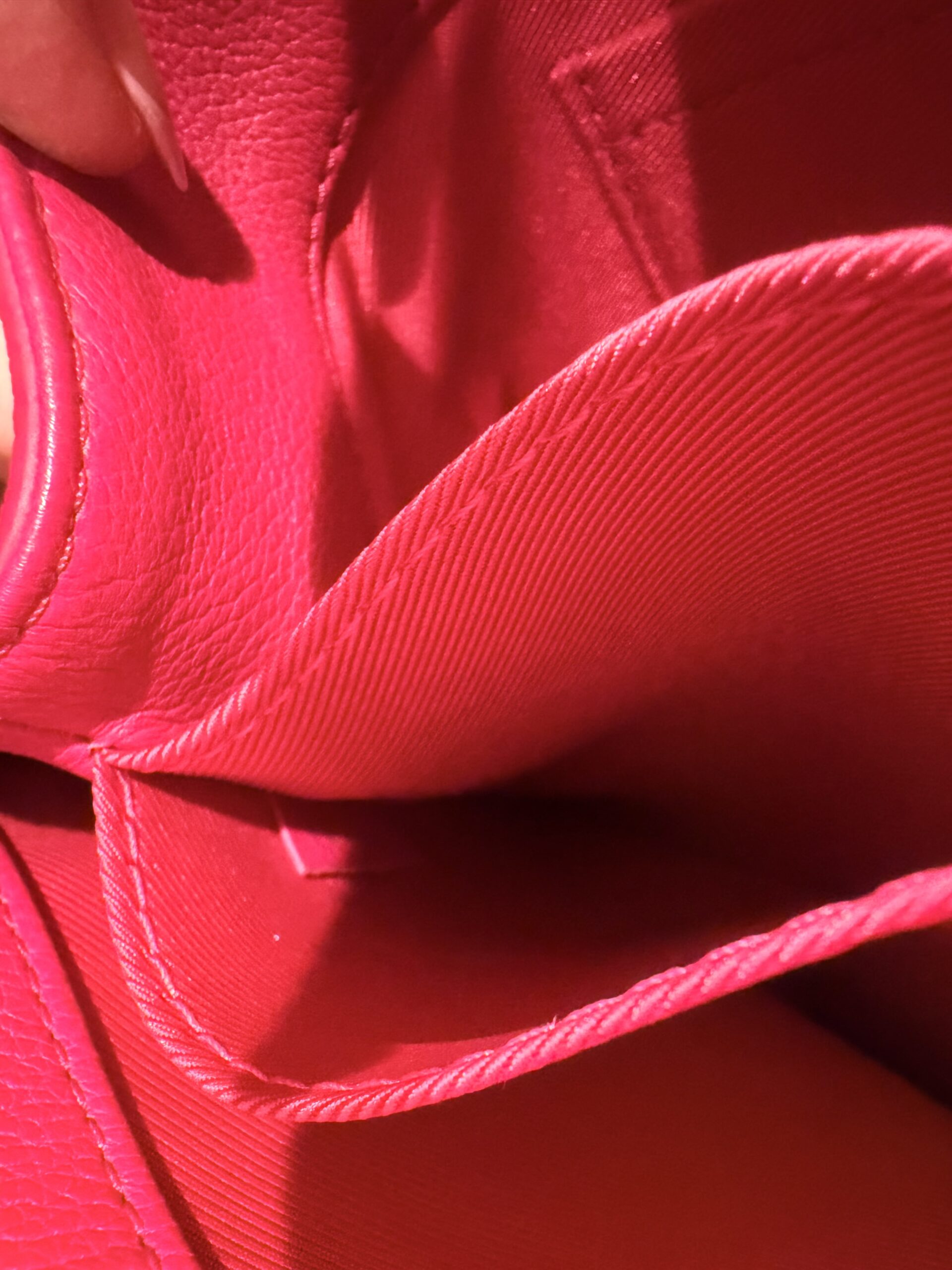 Fuchsia-Pink Dahlia Calfskin Leather LockMe 2 Top Handle — image 17