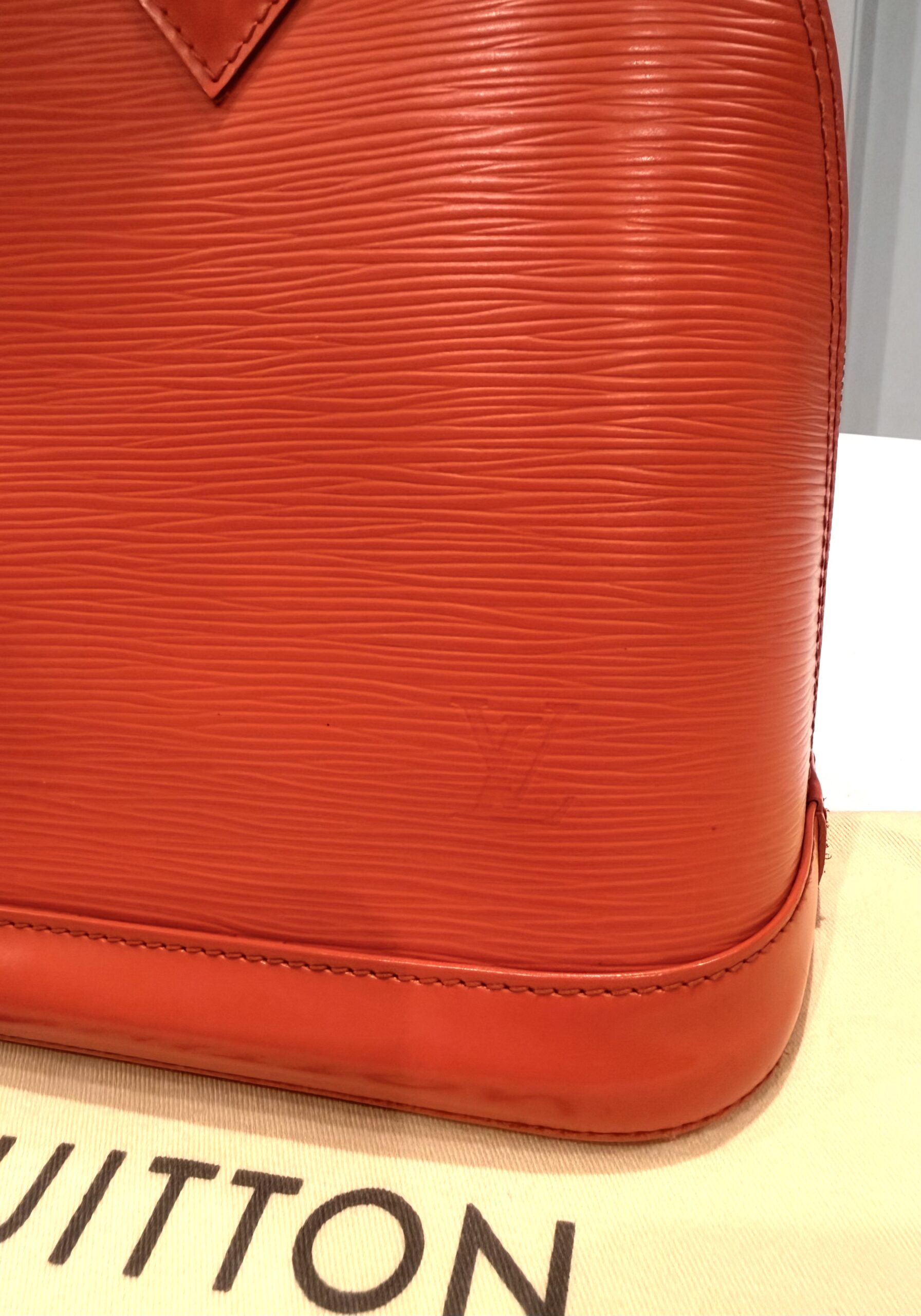 Orange Mandarin Piment Epi Leather Alma PM With Strap — image 9