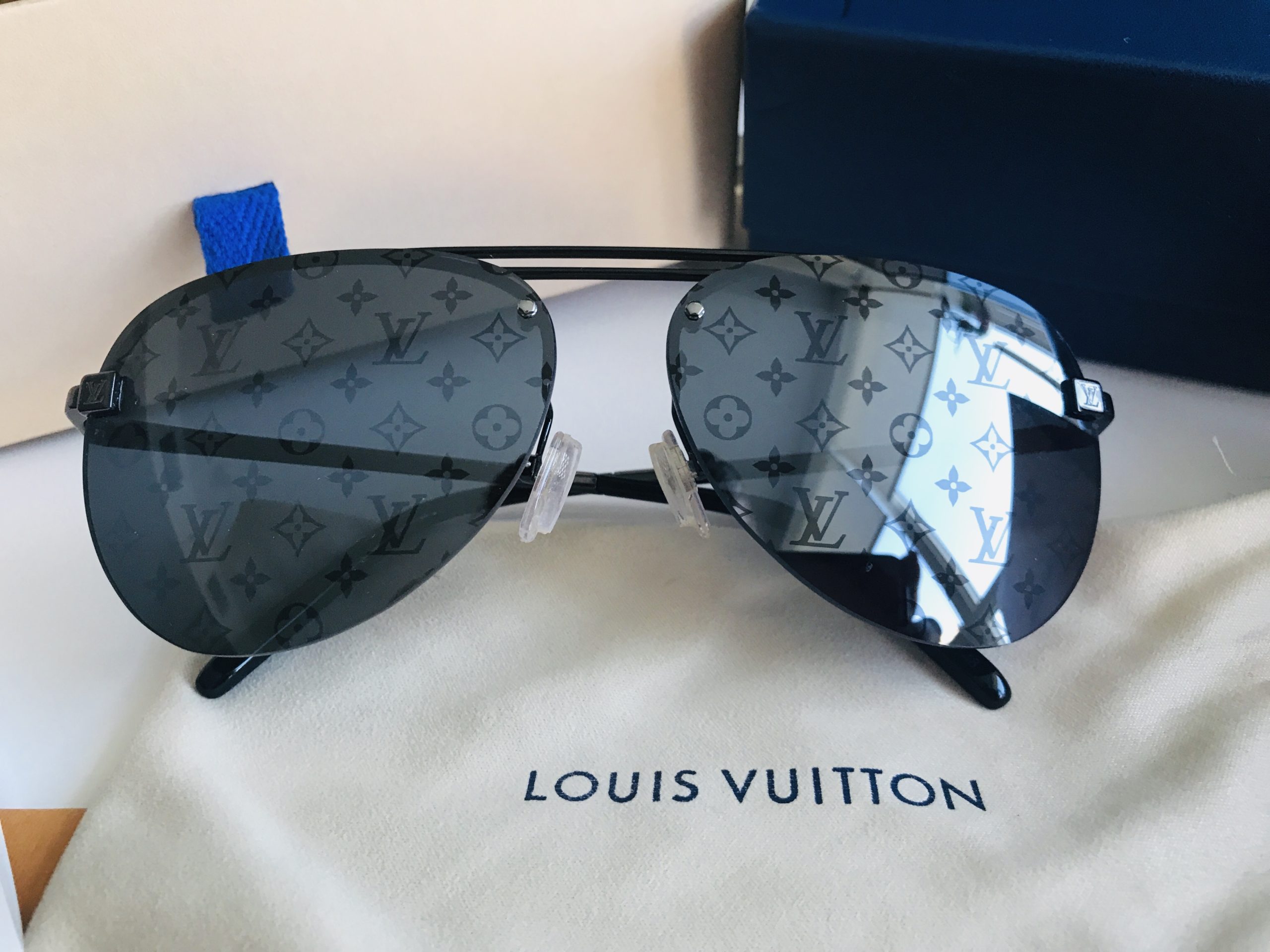Louis Vuitton Clockwise Sunglasses Dark Gun Monogram Metal. Size E