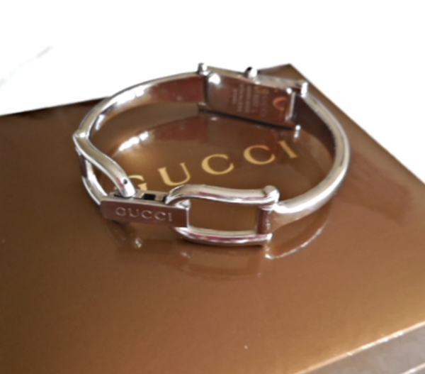 Gucci Mother of pearl silver stainless still elegant watch