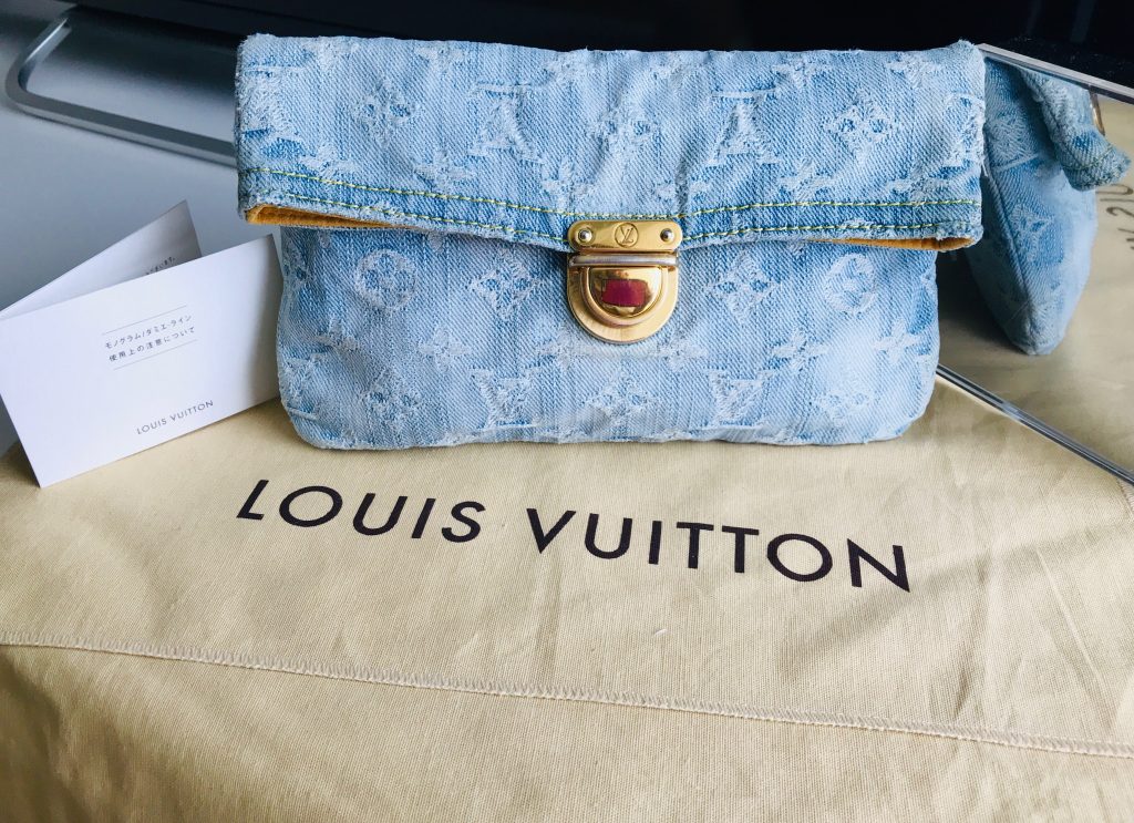 Clutch bag Louis Vuitton Blue in Denim - Jeans - 37281656