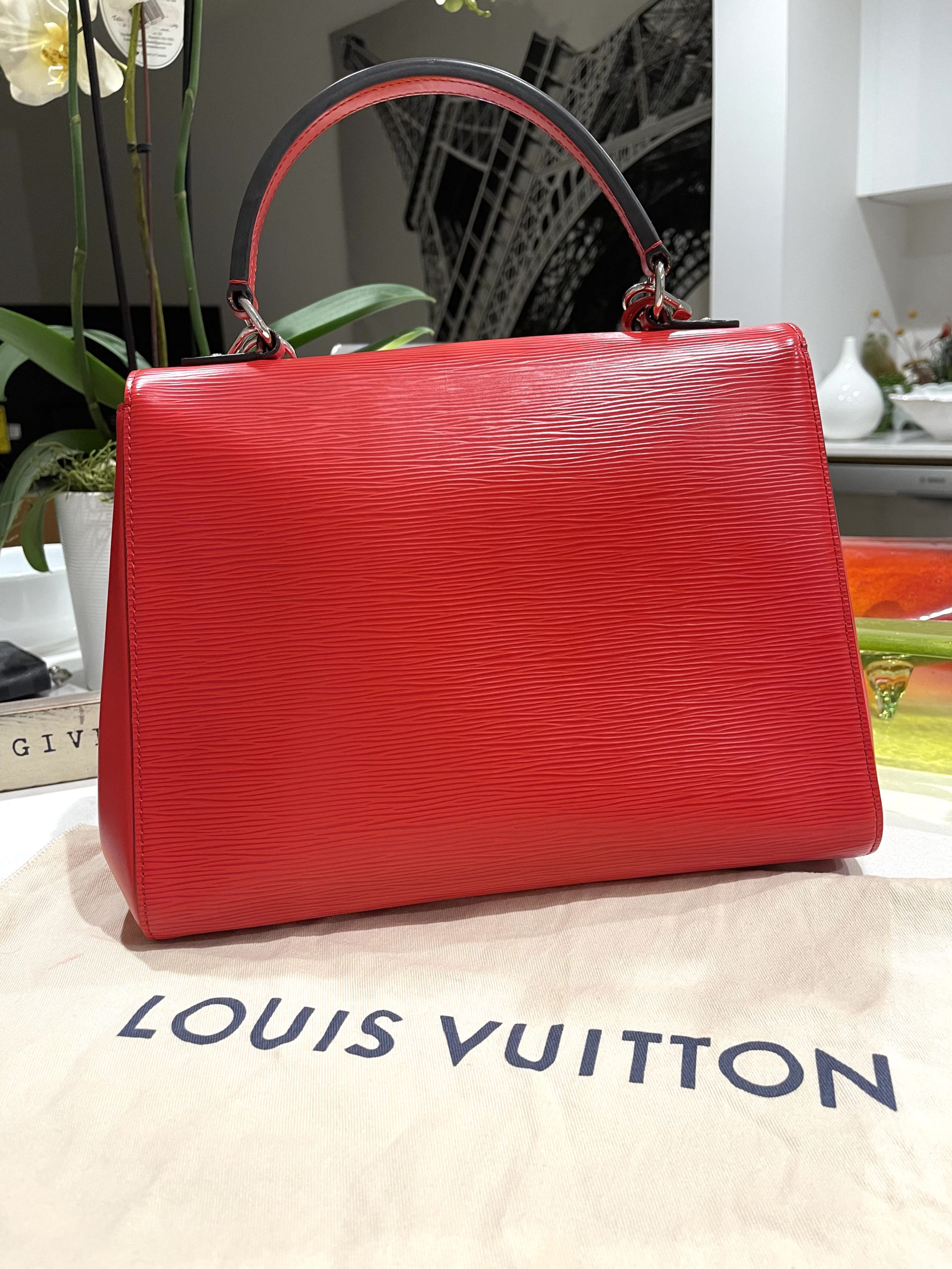 Louis Vuitton Authentic Epi Leather Red Coquelicot Clemence Zip