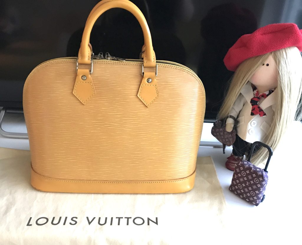 Alma leather handbag Louis Vuitton Yellow in Leather - 31441494