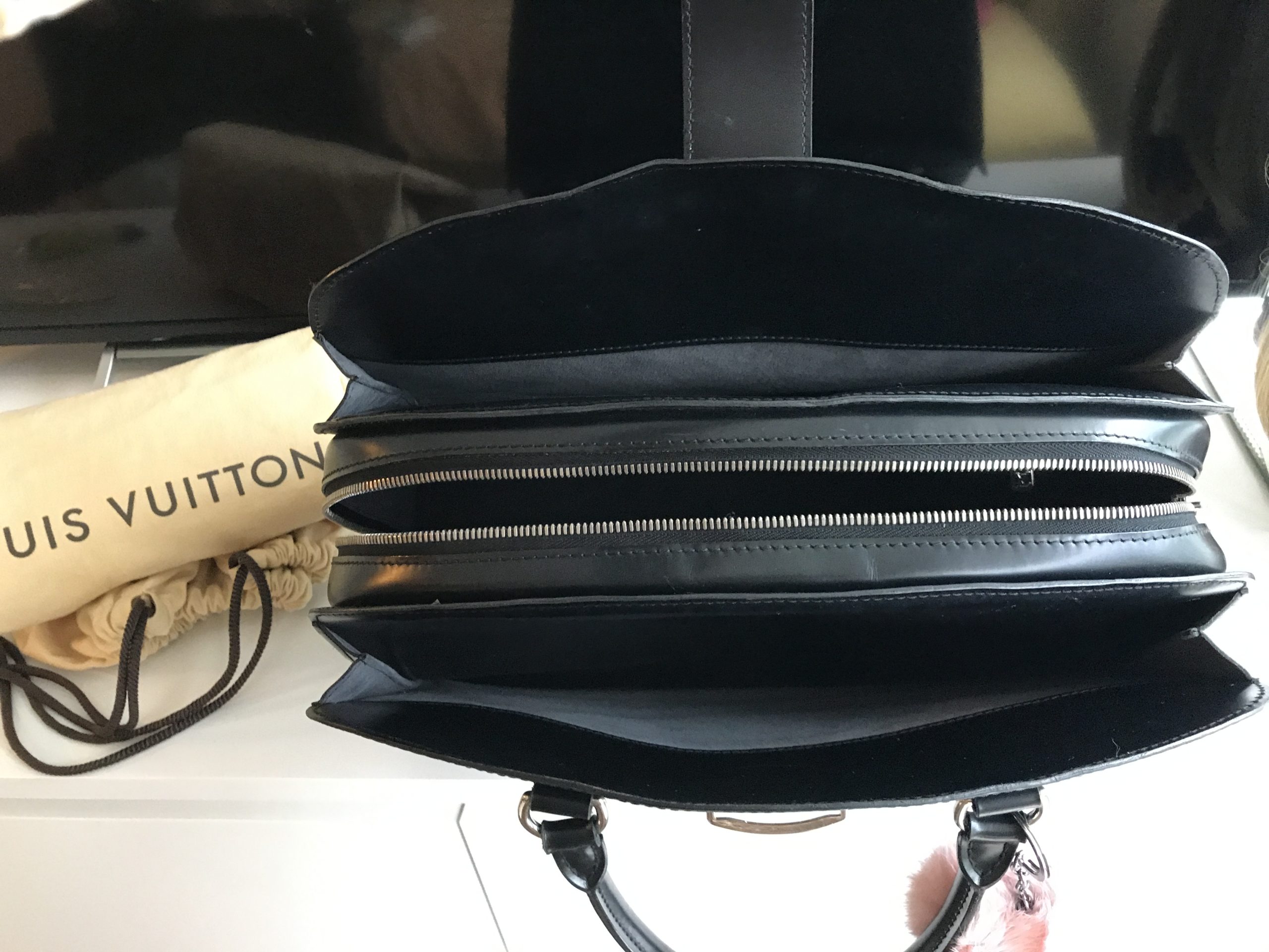 LOUIS VUITTON #38256 Electric Black Epi Leather Pont Neuf GM Handbag – ALL  YOUR BLISS