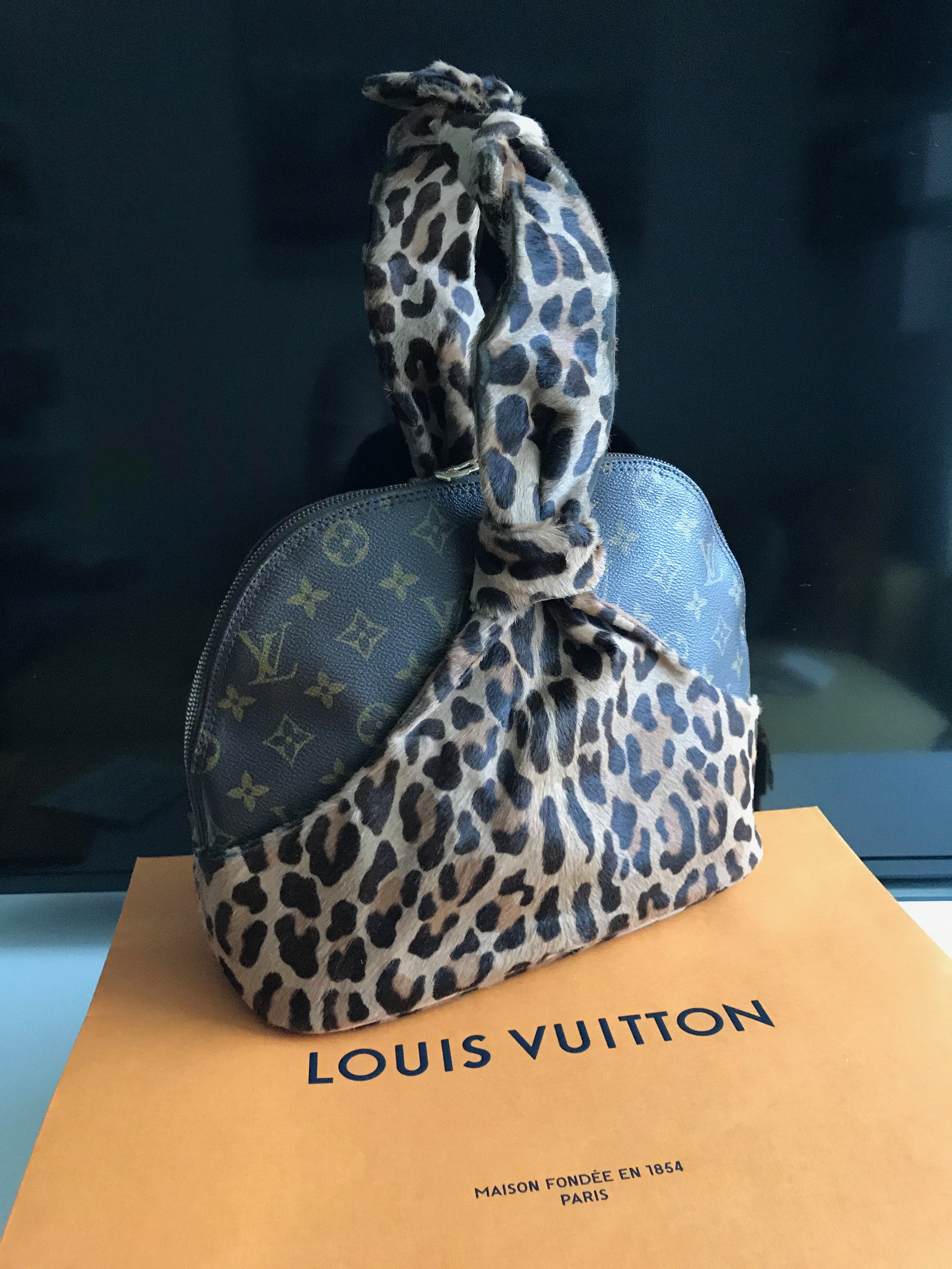 Azzedine Alaia for Luis Vuitton bag Alma. - Bukowskis