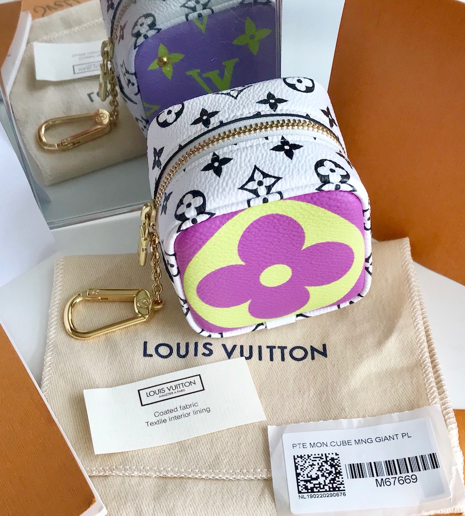 Louis Vuitton Monogram Giant Cube Coin Purse - White Bag Accessories,  Accessories - LOU804163