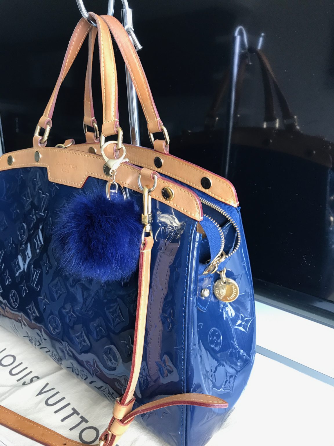 Louis Vuitton Grand Blue Vernis Brea MM Handbag