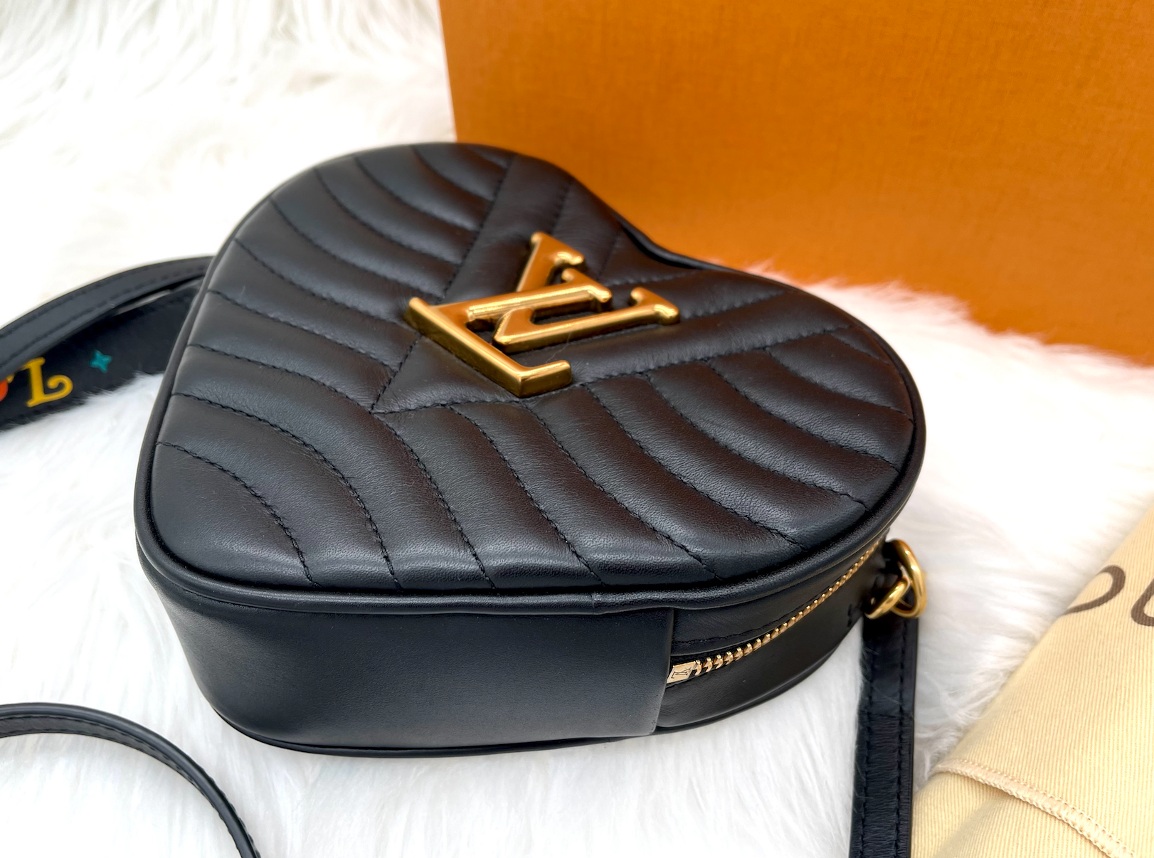 Louis Vuitton New Wave Heart Crossbody Bag Black Pony-style calfskin  ref.759330 - Joli Closet