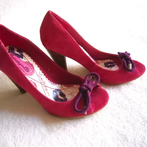 Betsey Johnson Hot Pink Suede Heels / Size 5.5